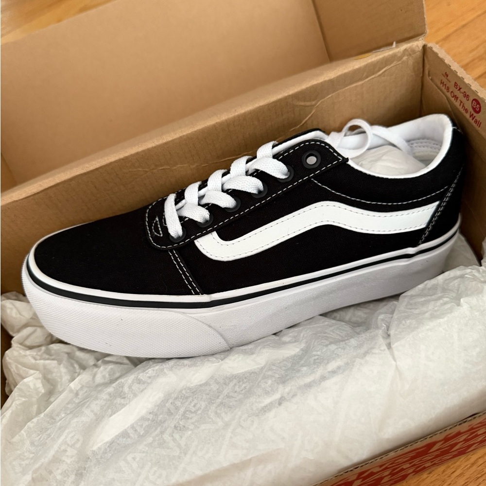 Vans Black and White Old Skool Sneakers Classic Design brand new - Picture 2 of 5